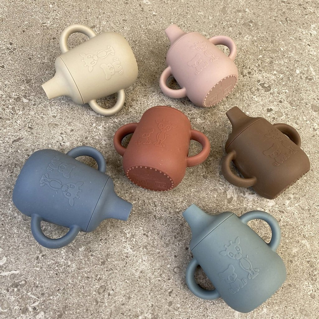 Gobelet en silicone Aiko avec couvercle sippy