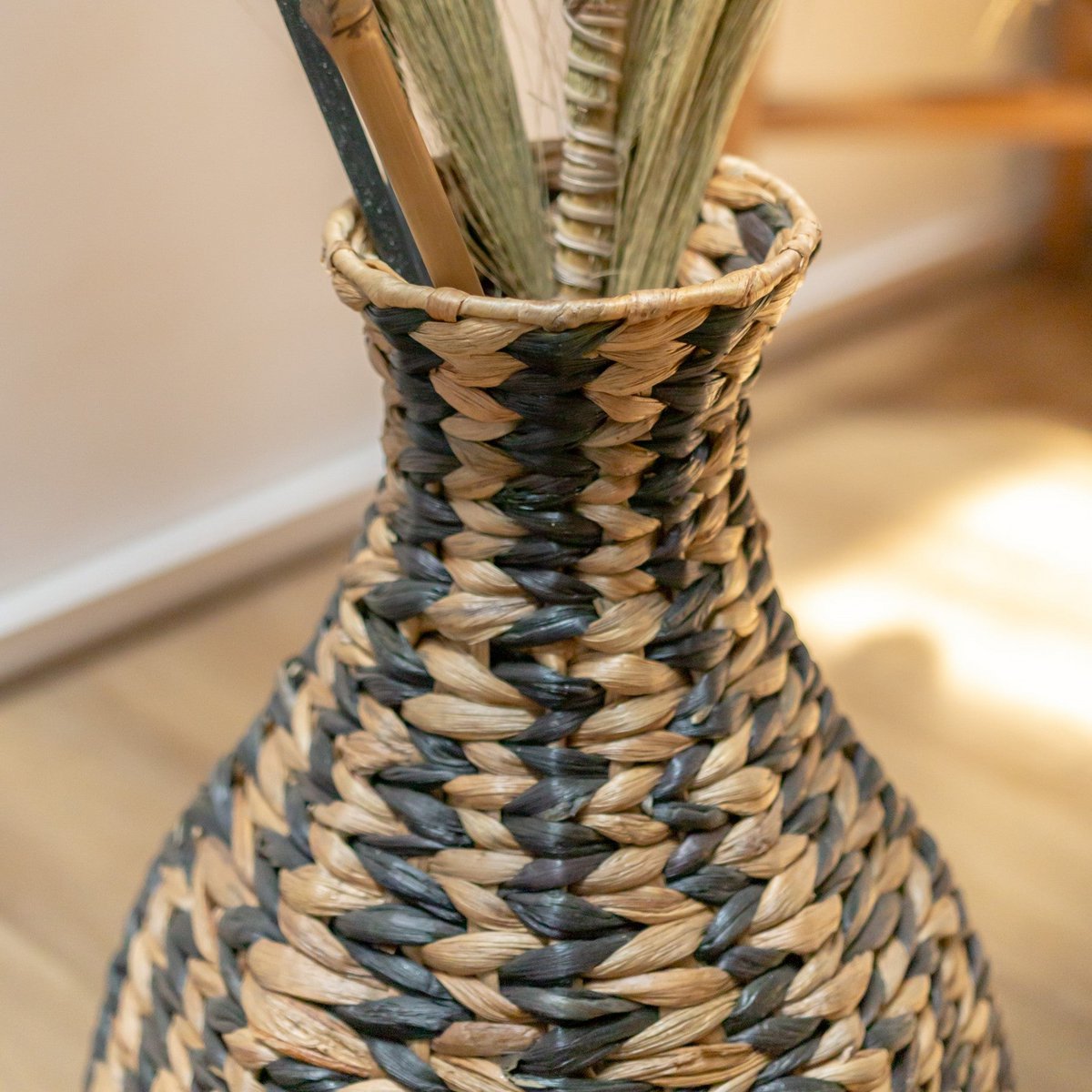 Vase boho tissé DAYANA noir en jacinthe d'eau